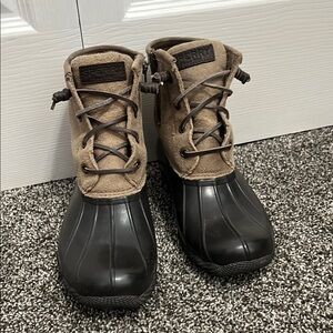 Sperry Tan and Black Duck Boots, sz 6.5